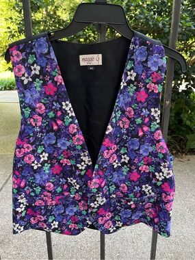 VTG Maggie G Black & Floral Vest - Medium
